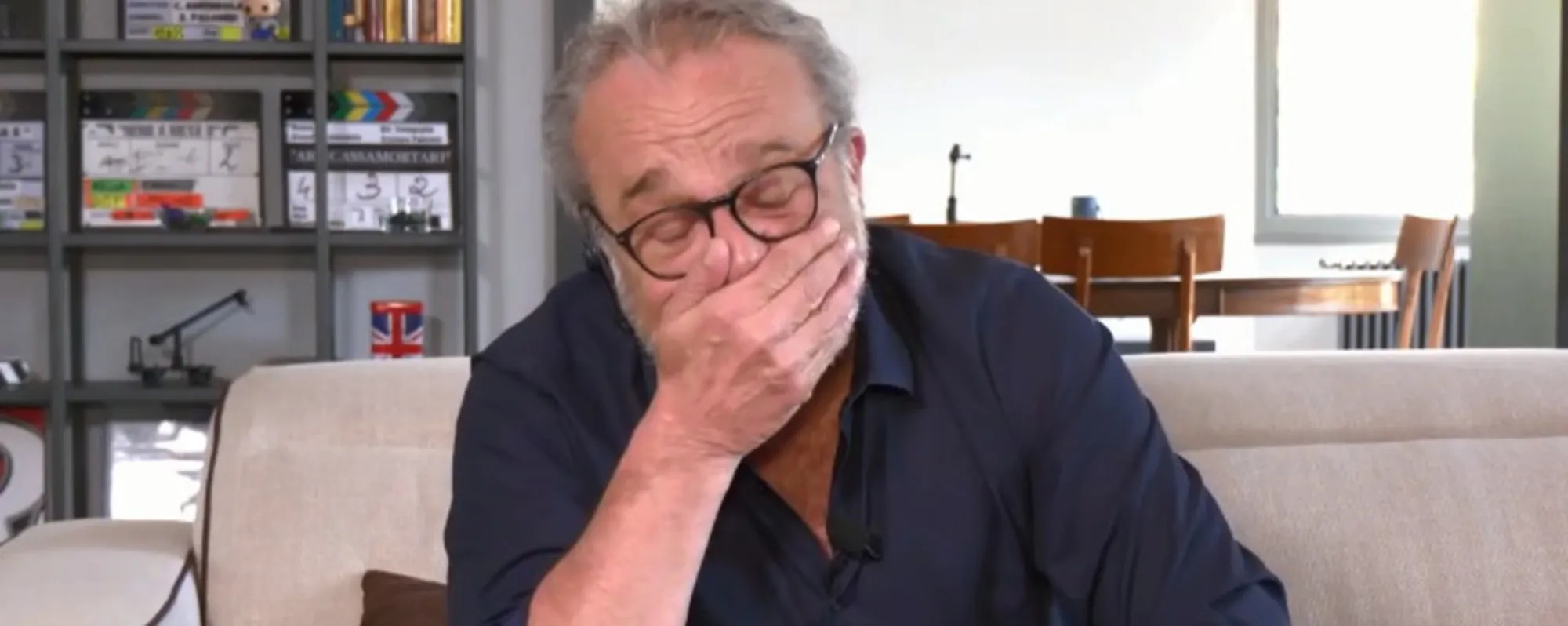 "Possiamo andare avanti?": Amendola non trattiene le lacrime