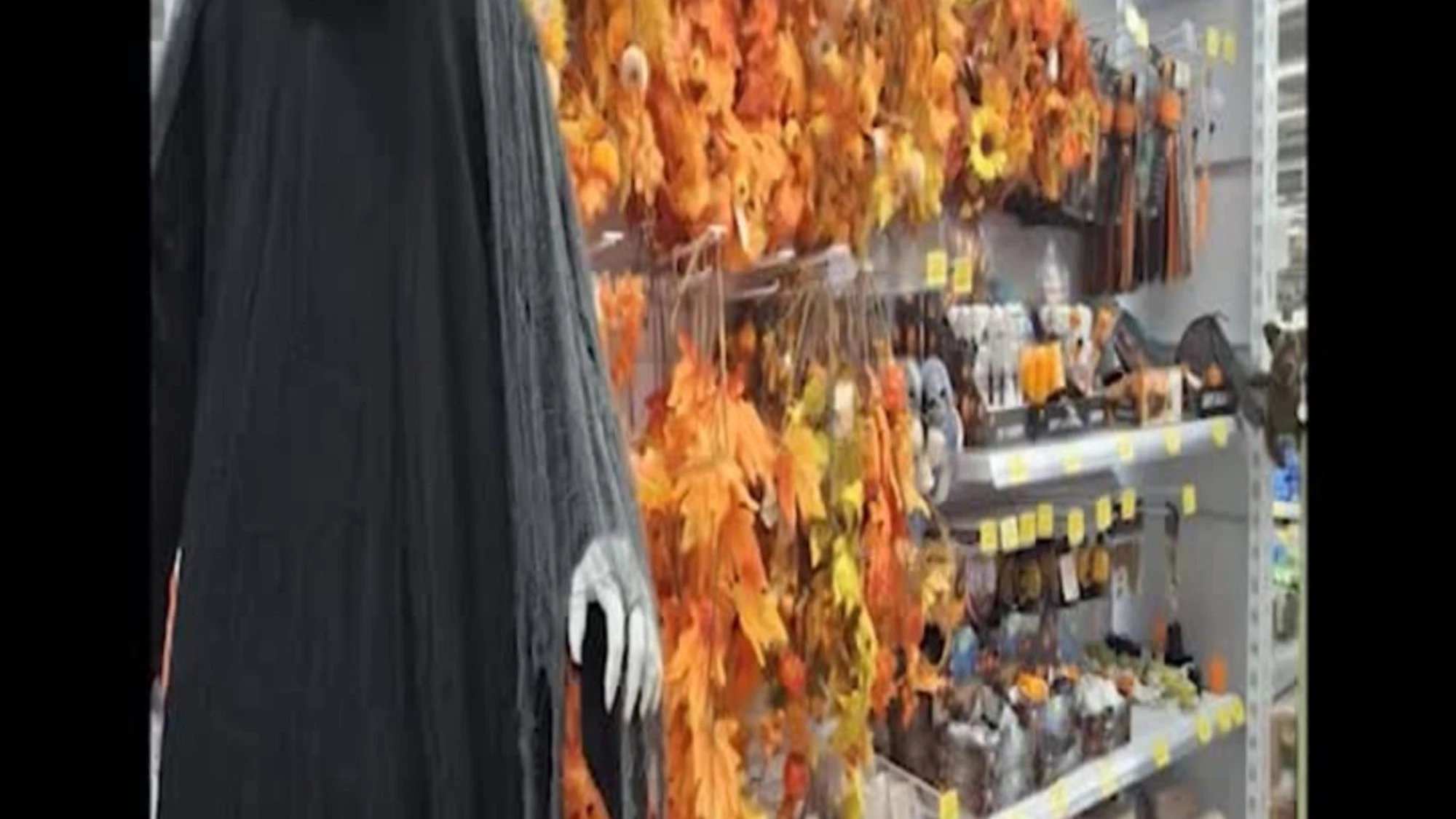 Halloween, Agrigento: la Gdf sequestra maschere e costumi non a norma