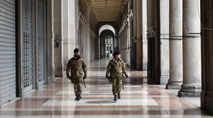 Coronavirus, il governo pensa a ulteriori strette: non solo bar, stop a cinema, palestre e ristoranti. L'ipotesi "lockdown di fatto"