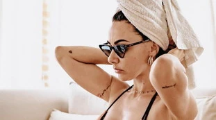 Melita Toniolo, forme clamorose: "Solo per voi, sfogatevi". Come mette a tacere i fessi che la insultano