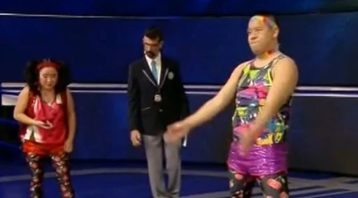 Striscia la notizia, il fenomeno col.. sedere: lo sconcerto di Gerry Scotti