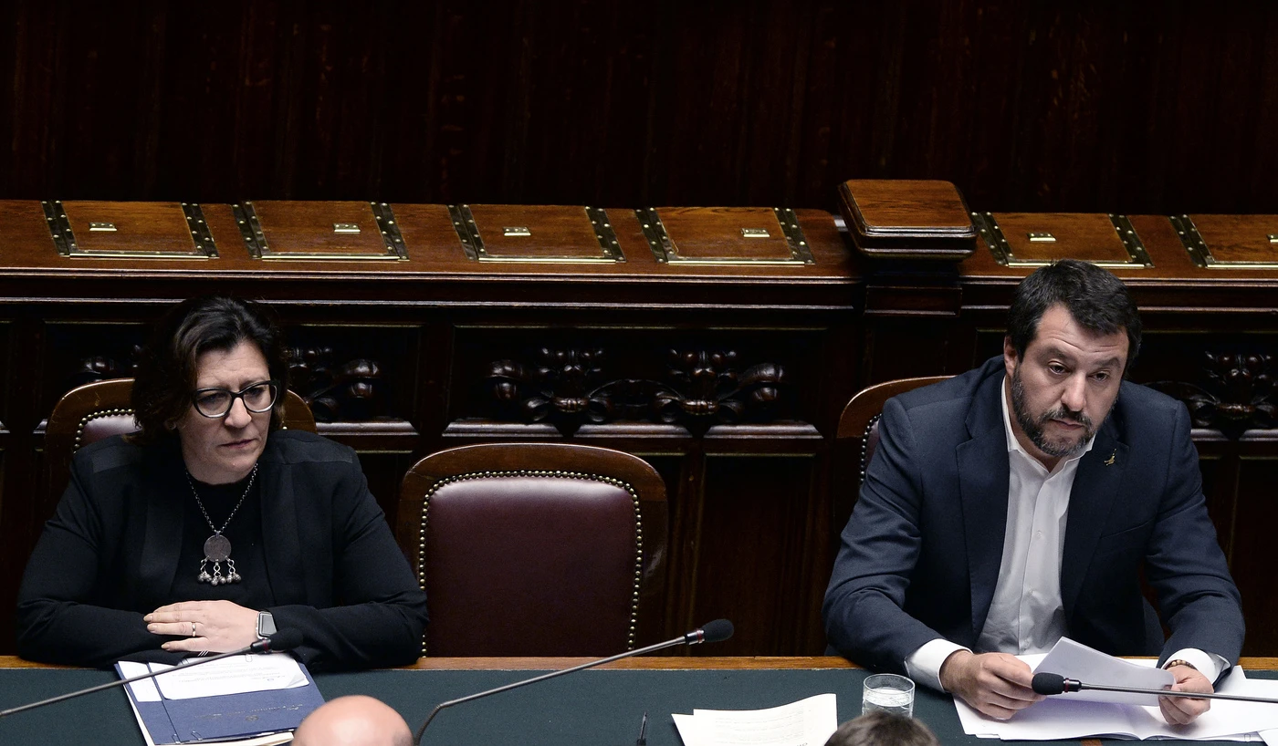Matteo Salvini assediato da Conte, Di Maio e Trenta: "Lo esigo!", gelo totale al Viminale