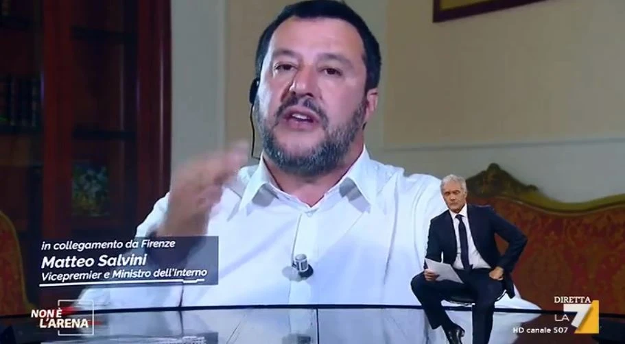 Non è l'Arena, Salvini furioso dopo lo sbarco della Sea Watch3: "Arrestino tutti e affondino la nave"