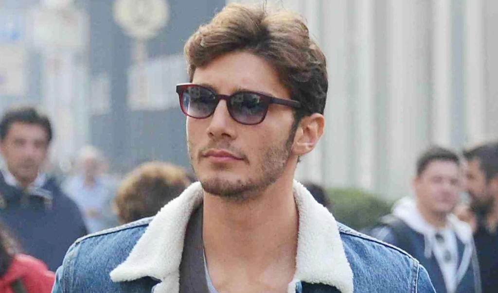 Stefano De Martino aggredisce l&apos;amico di Corona che ha depositato il brand &quot;Santiago&quot;