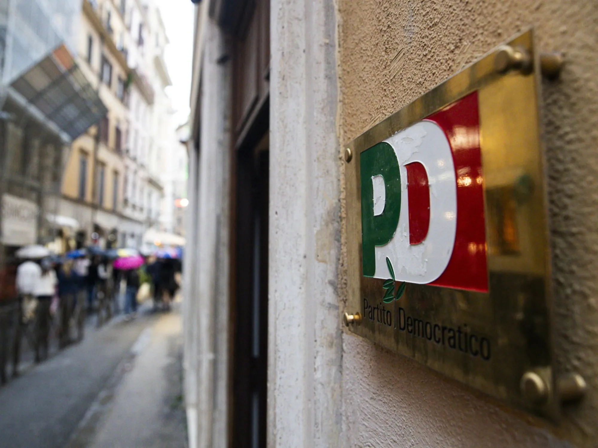 Leggi l'articolo: "Confine invalicabile": un addio nel Pd. Tra poche ore...