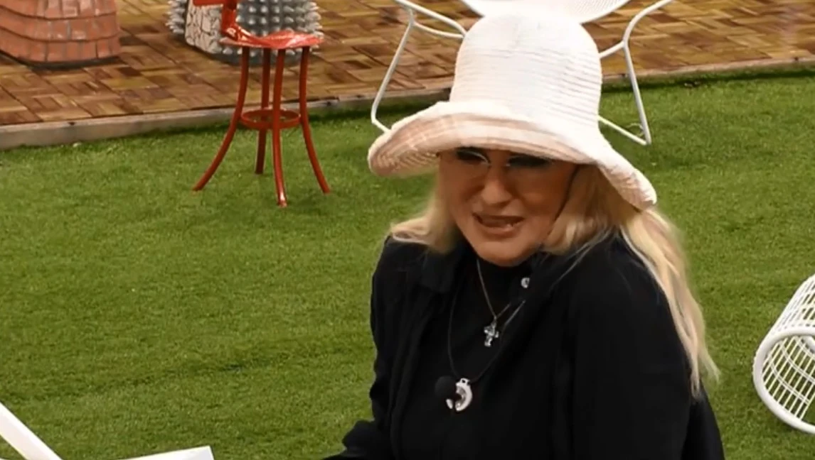 Grande Fratello Vip, Eleonora Giorgi brutalizzata: "Finta buona. Che roba sei". La tragica sua reazione