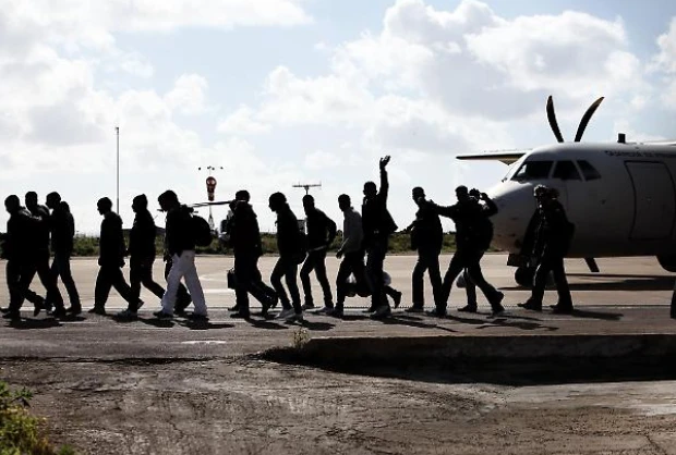 Migranti, non solo i voli charter. Voce clamorosa su Angela Merkel: dove può nasconderli per farci invadere