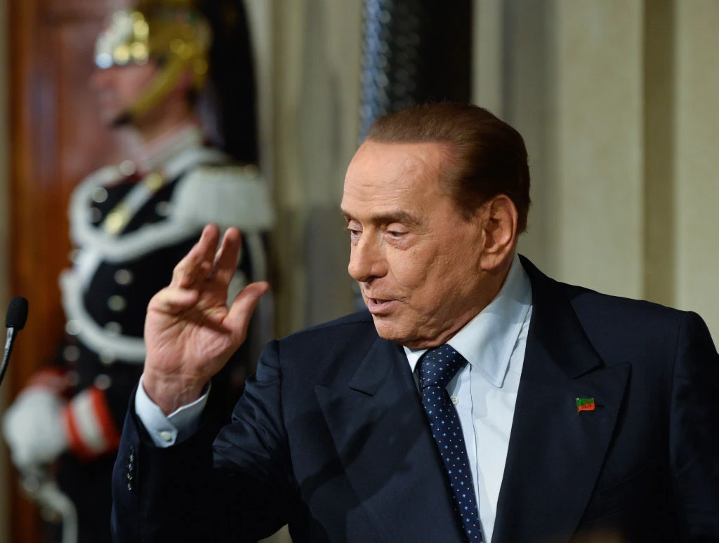 Silvio Berlusconi, il messaggio al Pd: "Governo di centrodestra, con voti o astensione"