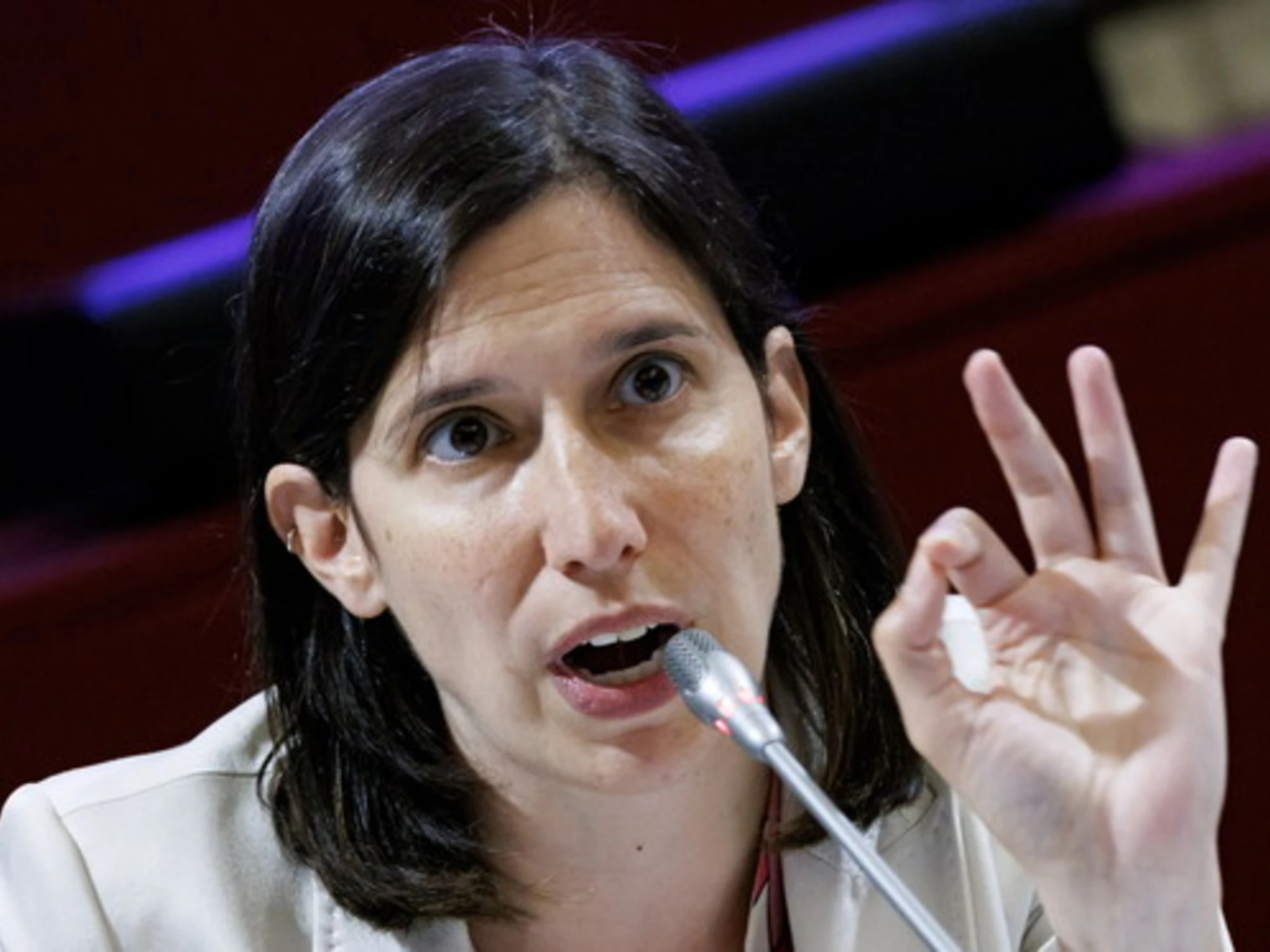 Elly Schlein cavalca l'attacco: vertice Pd e telefonata a Meloni