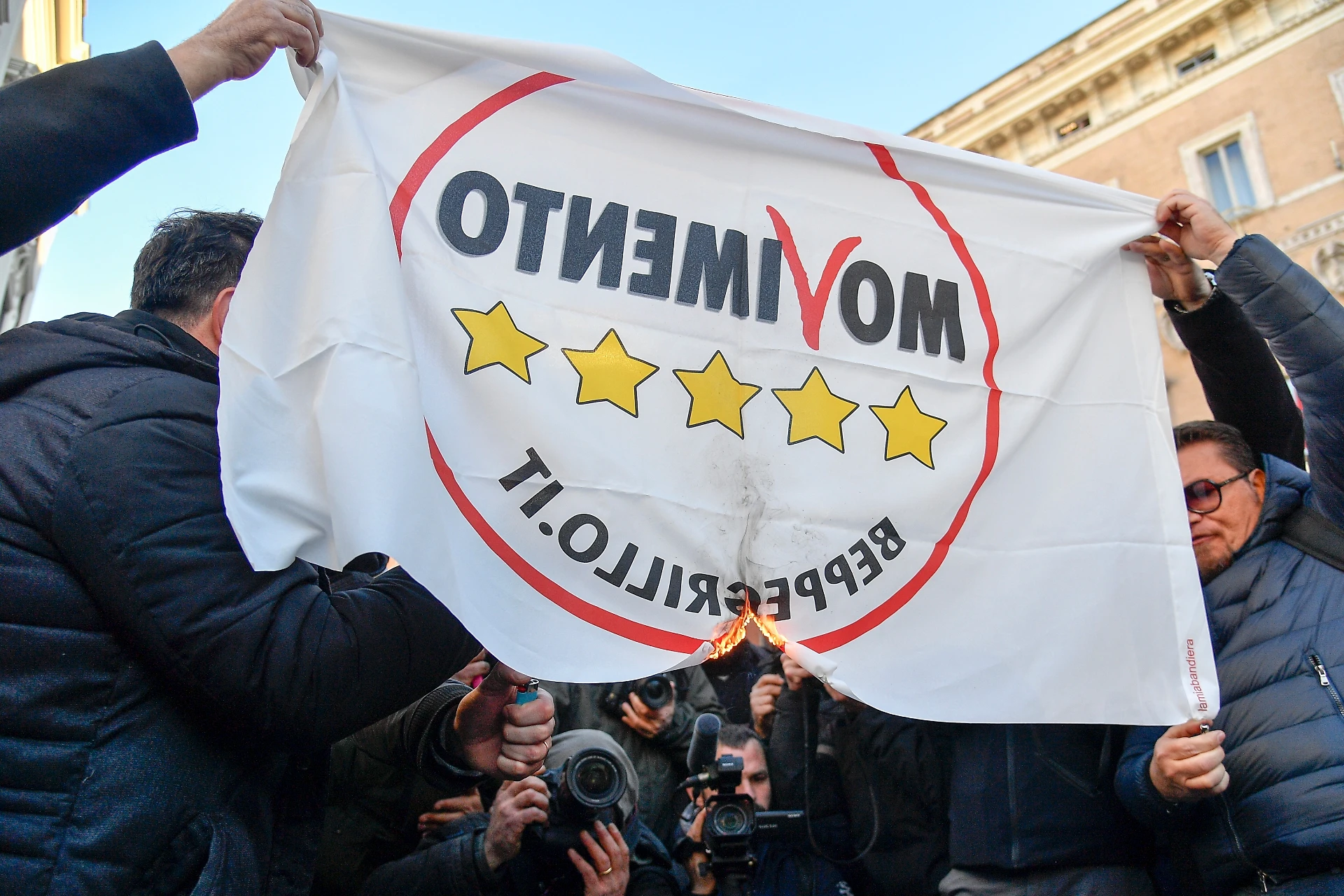 M5s, la brutta storia di soldi sui grillini: "Perché nessuno si vuole candidare"