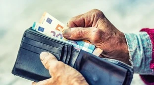 Pensioni, è allarme: ecco come lo Stato preleva i soldi. Tutte le tasse