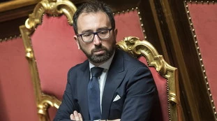 Alfonso Bonafede, l'informativa su Di Matteo in aula: applausi dei renziani, protesta la Lega
