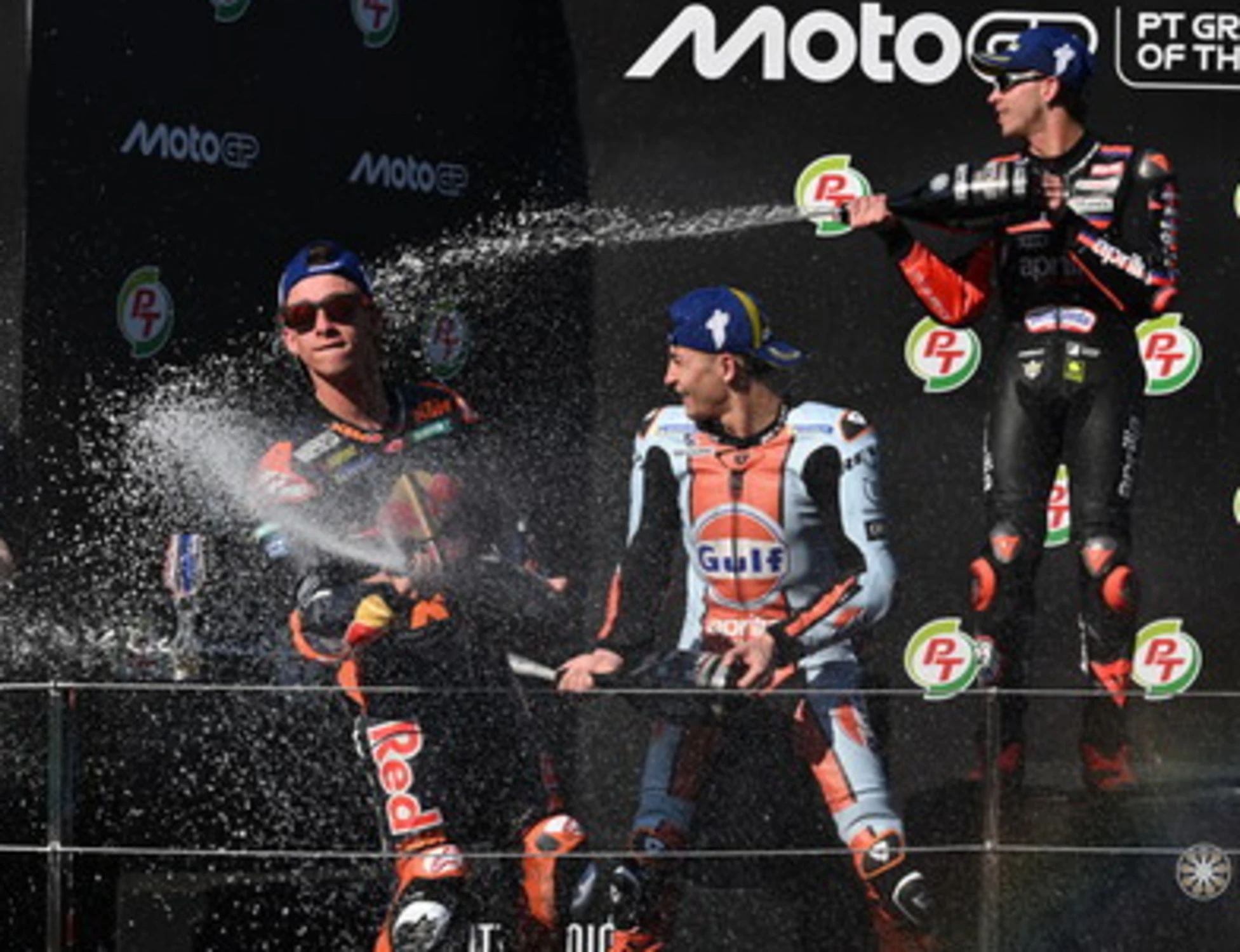 MotoGp in Thailandia, è subito Bezzecchi: trionfo Aprilia. Marquez fuori, Bagnaia spento