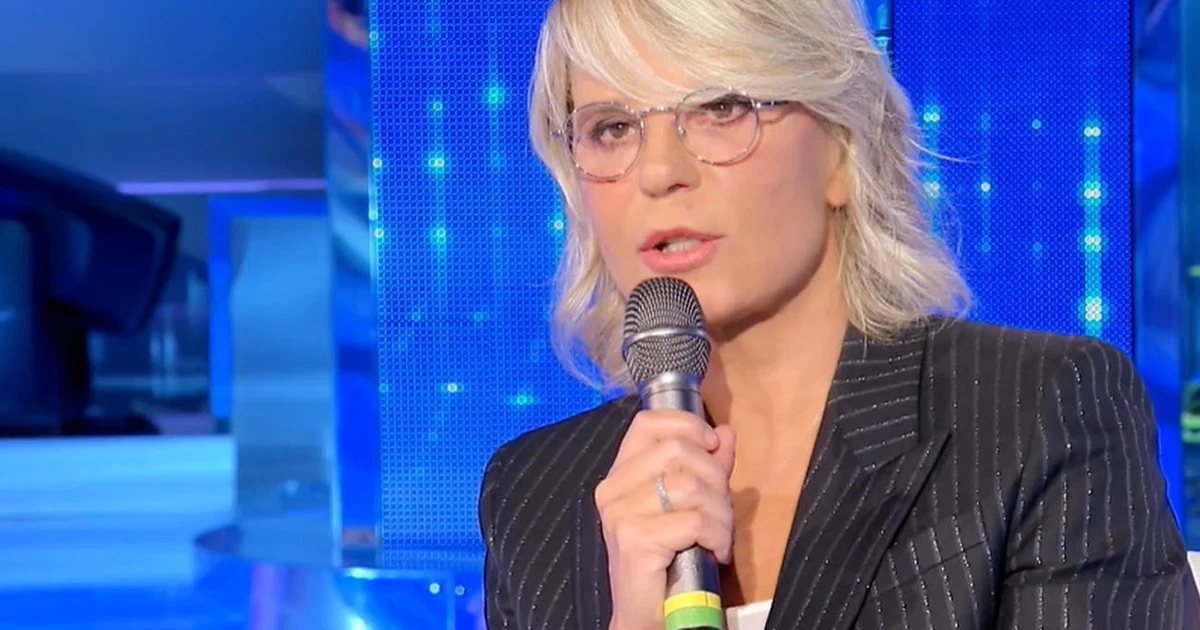Mediaset "punisce" Maria De Filippi: una scelta senza precedenti
