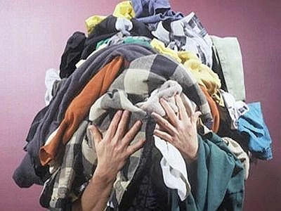 Dieci chili pro capite di abiti buttati via ogni anno, ne viene intercettato il 70%