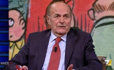 DiMartedì, Bersani fa il comico: l'ultima sceneggiata