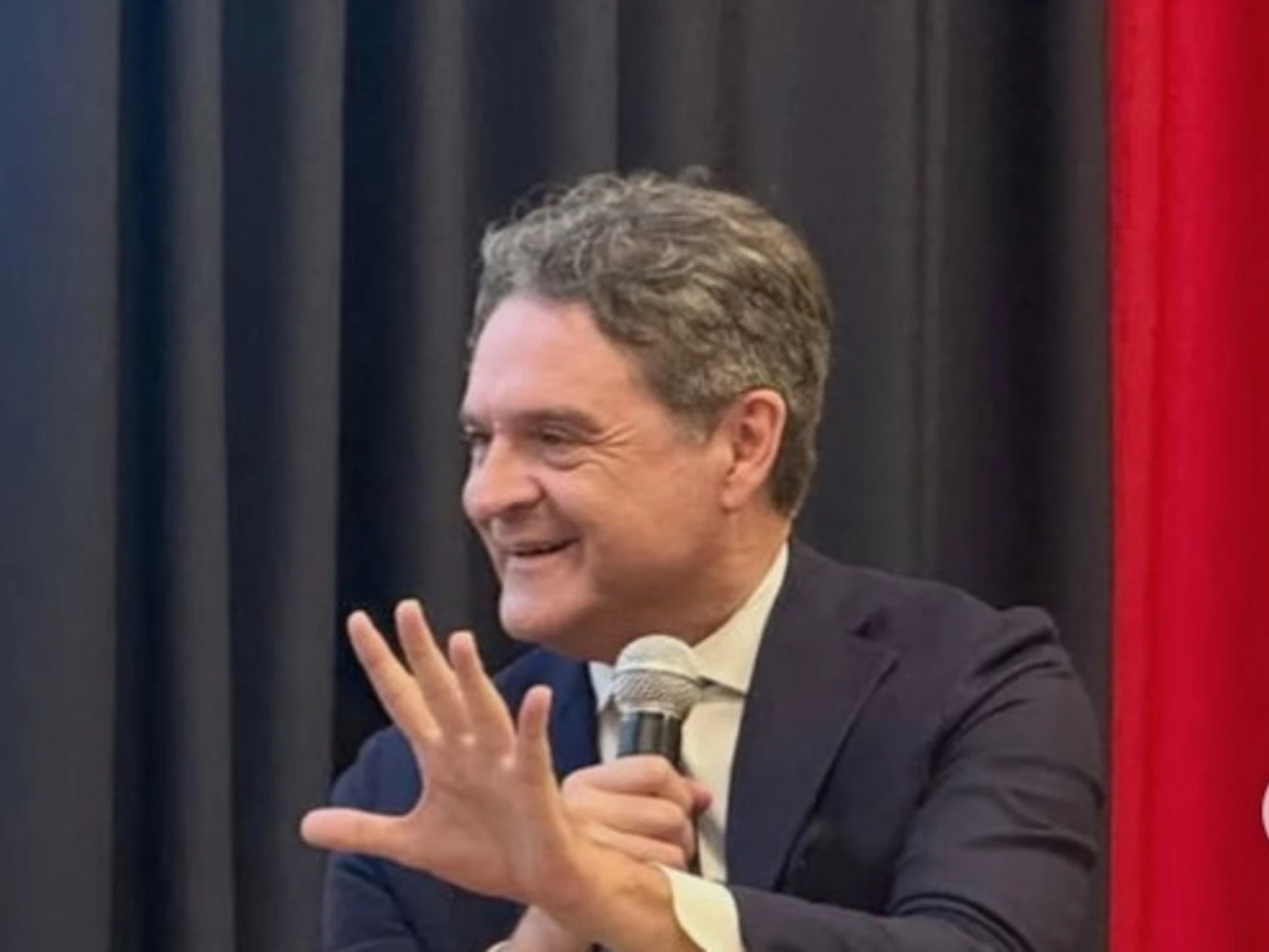 Angelucci: “Auguri ad Amati per la gelateria. Finalmente una strada dolce, purché non la gestisca come la politica”