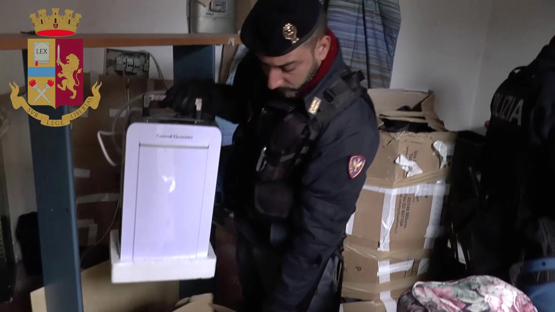 Matera, torna a casa e la trova occupata e devastata da un gruppo di nove immigrati