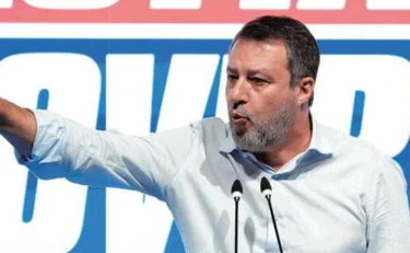 Di lotta e di governo: lo slogan che passa dal Pci al Carroccio