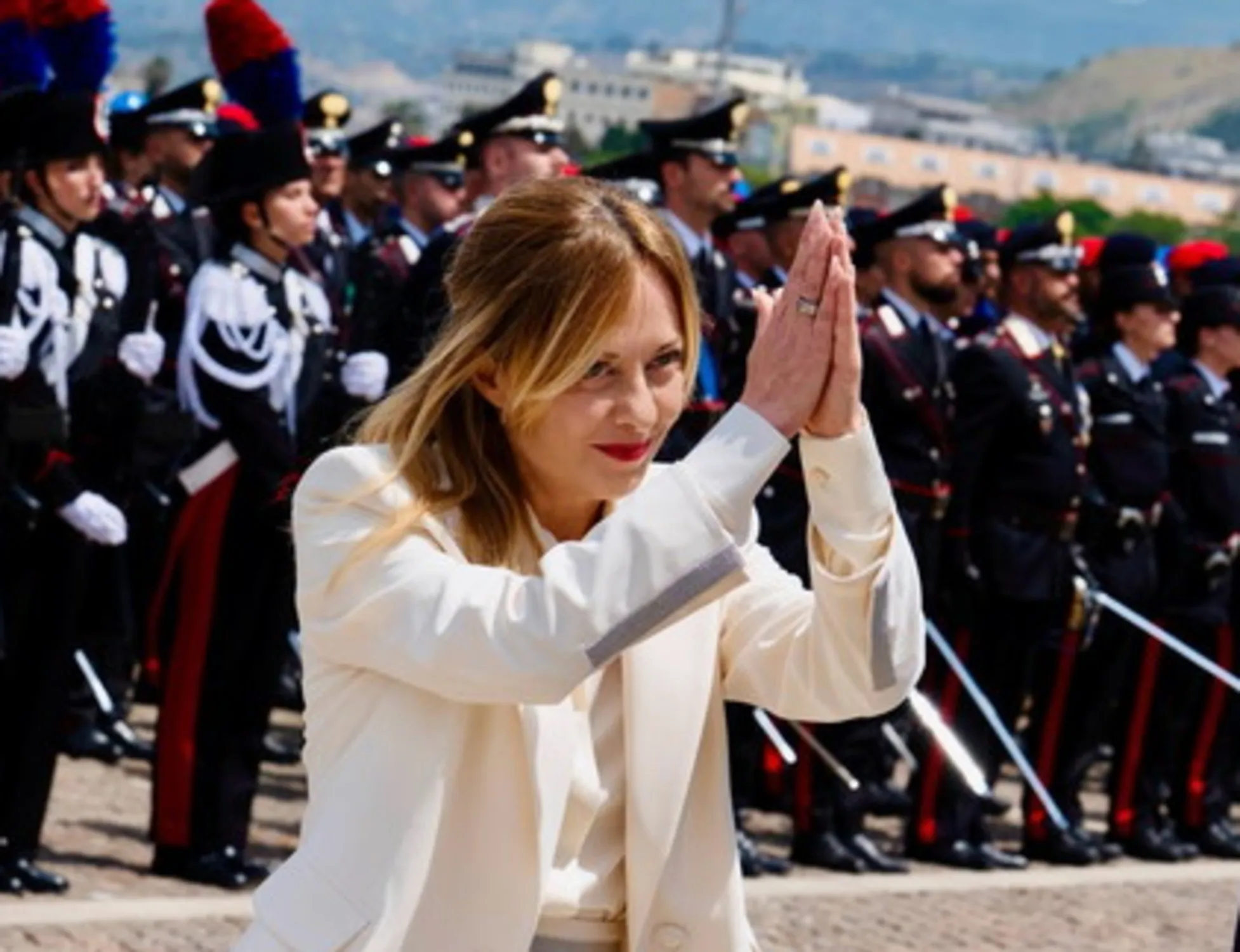 Leggi l'articolo: Meloni, trionfo sul Times: "Quelli se lo sognano..."