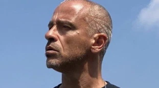 Eros Ramazzotti, hai capito? Beccato così in Grecia con Marta, scoop di "Chi": 26 anni di differenza