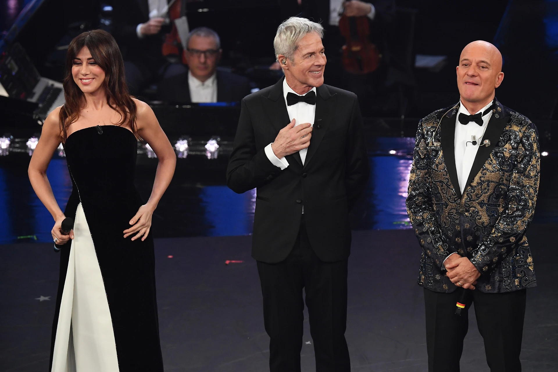 Sanremo 2019, problemi di audio: "Si sente male". Disastro al Festival: gracchia il microfono di Claudio Bisio