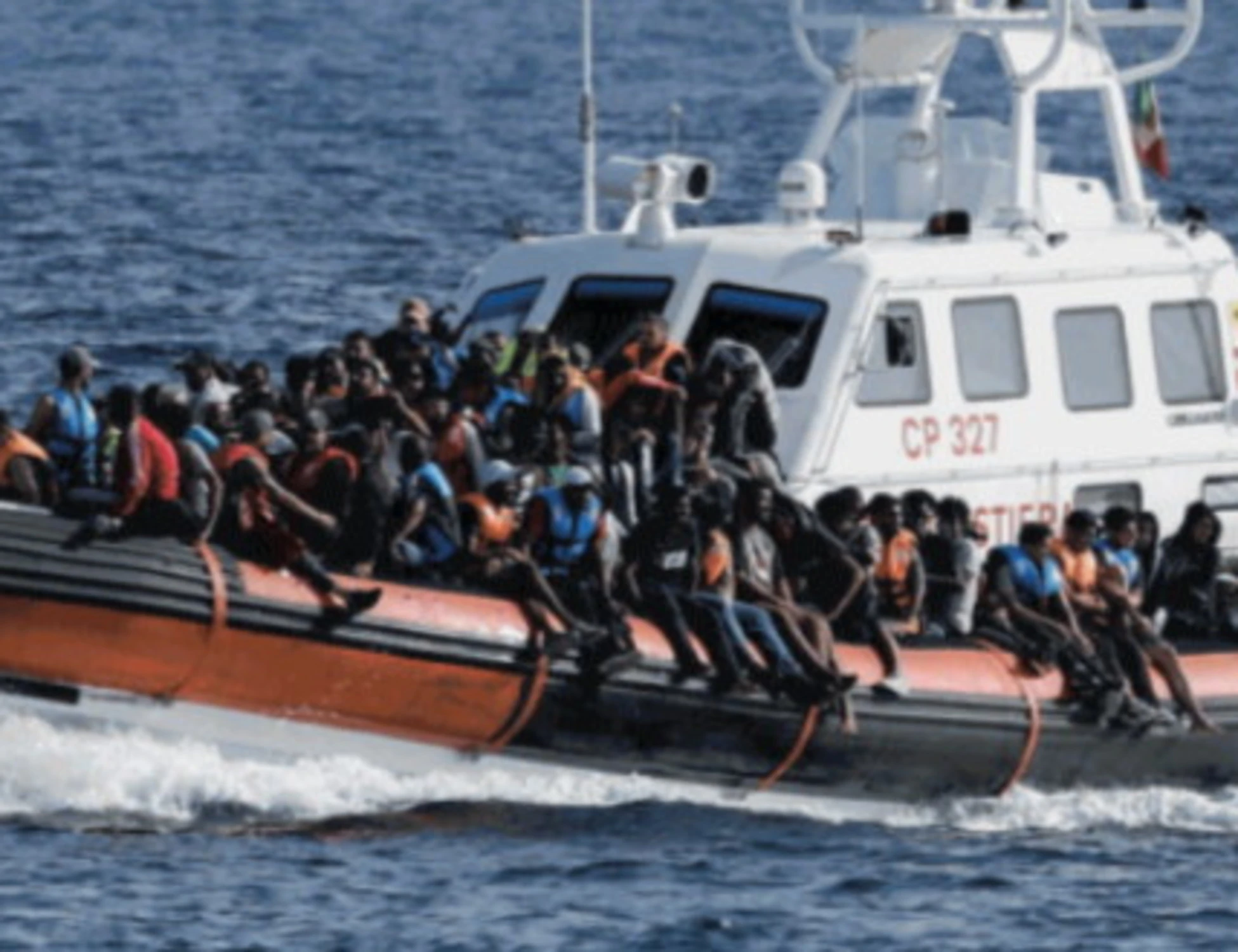 Remigrazione, prove tecniche in Lombardia: ecco chi torna a casa sua