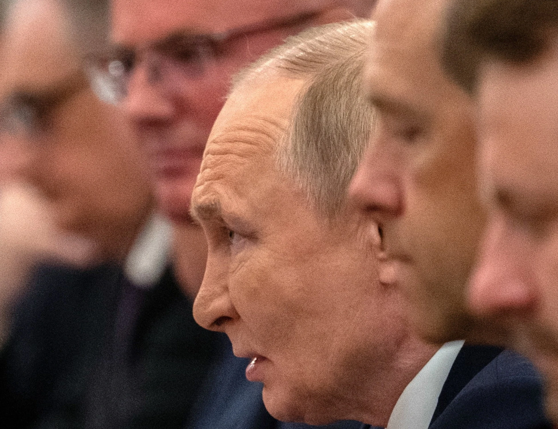 Vladimir Putin irride l'Europa: "Noto che cresce l'isteria"