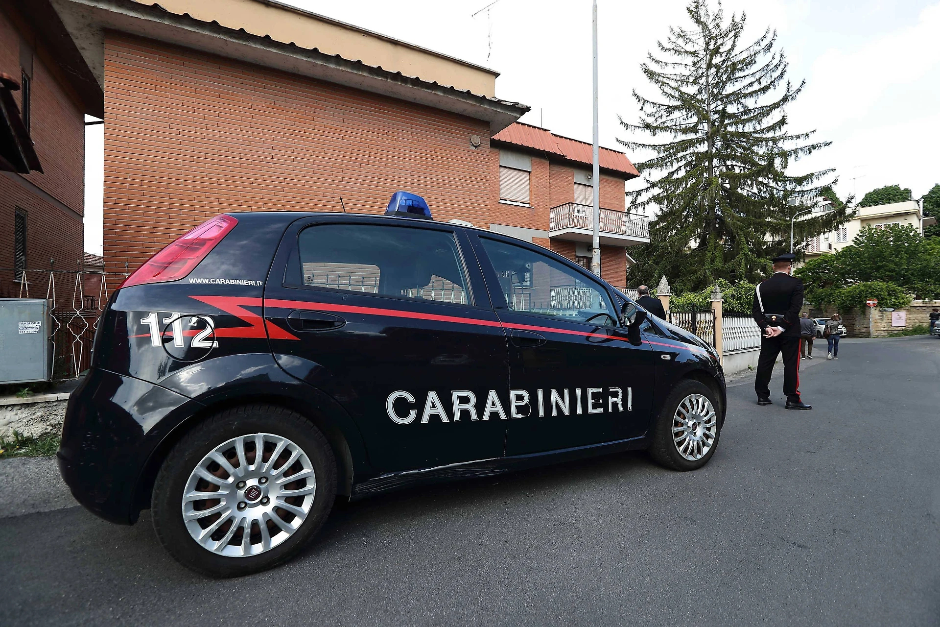 Viterbo, fermato straniero sospettato per l'omicidio del negoziante. Salvini: "Ore contate per chi delinque"