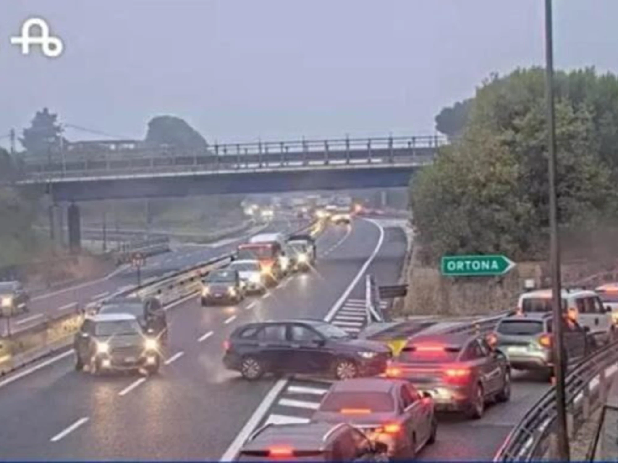 Assalto a portavalori con chiodi e fumogeni: esplode il caos sulla A14, cos'è successo