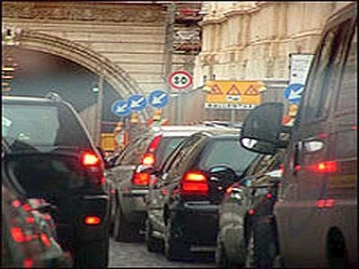 Pochi ma efficaci i mezzi di Tpl a Roma, piste ciclabili e parcheggi 'grandi assenti'