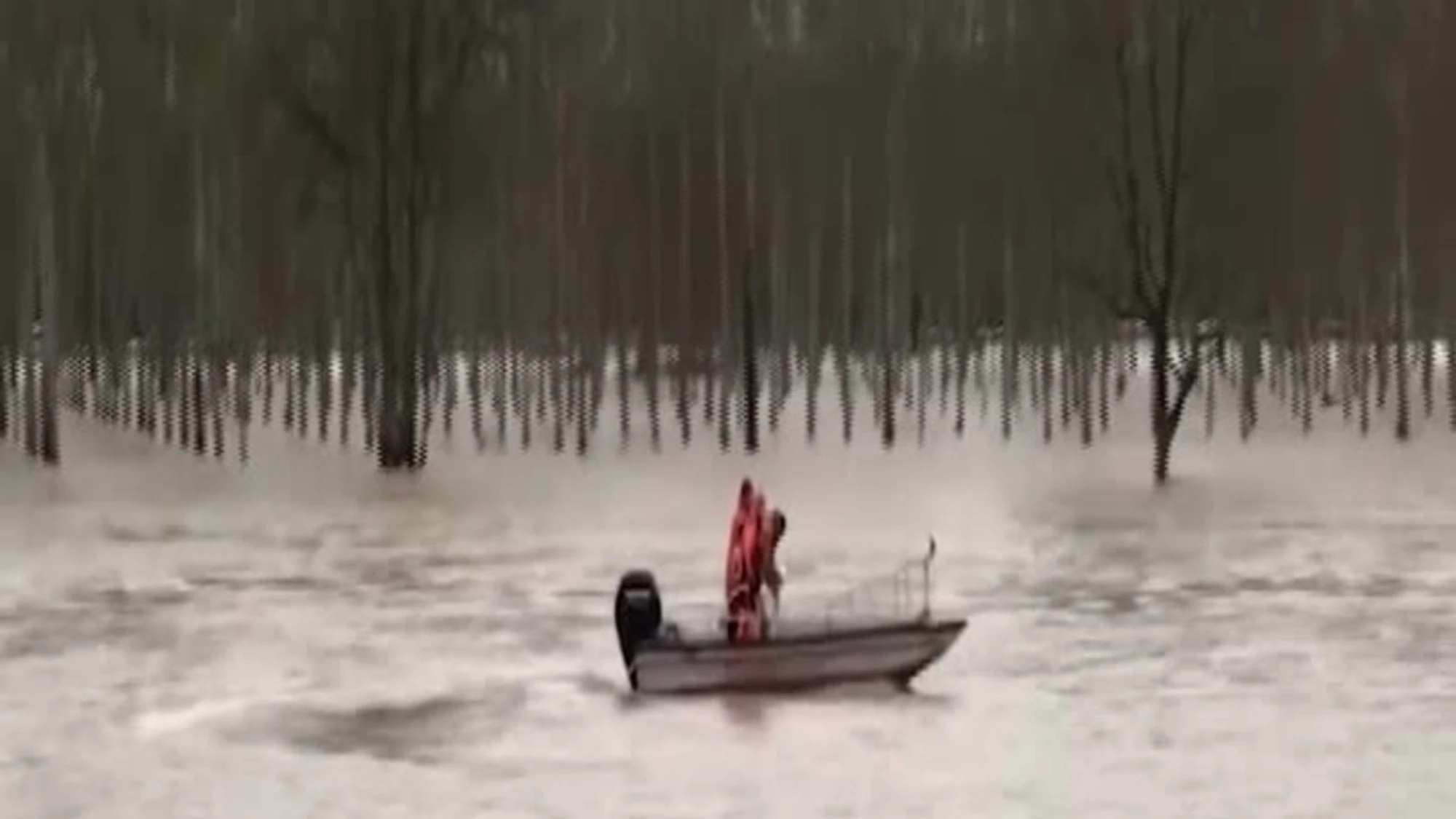 Francia, le inondazioni persistono nel sud-ovest del Paese: strade e campi allagati