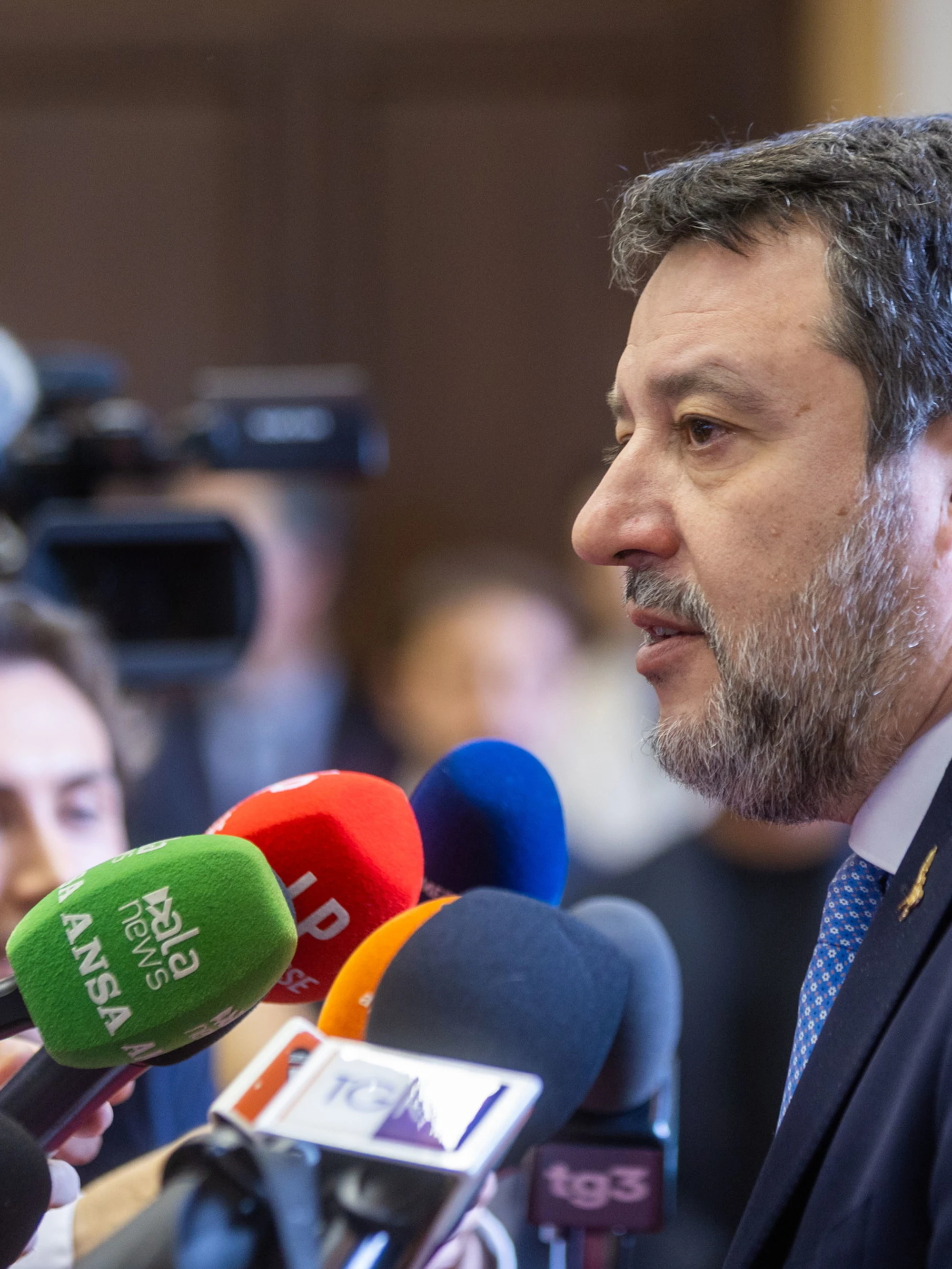 Matteo Salvini, l'affondo: "Qualcuno vuole fare il segretario della Lega? Io il primo firmatario"
