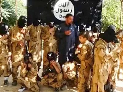 In Siria i campi per i 'cuccioli di al-Qaeda': così gli jihadisti addestrano i bambini