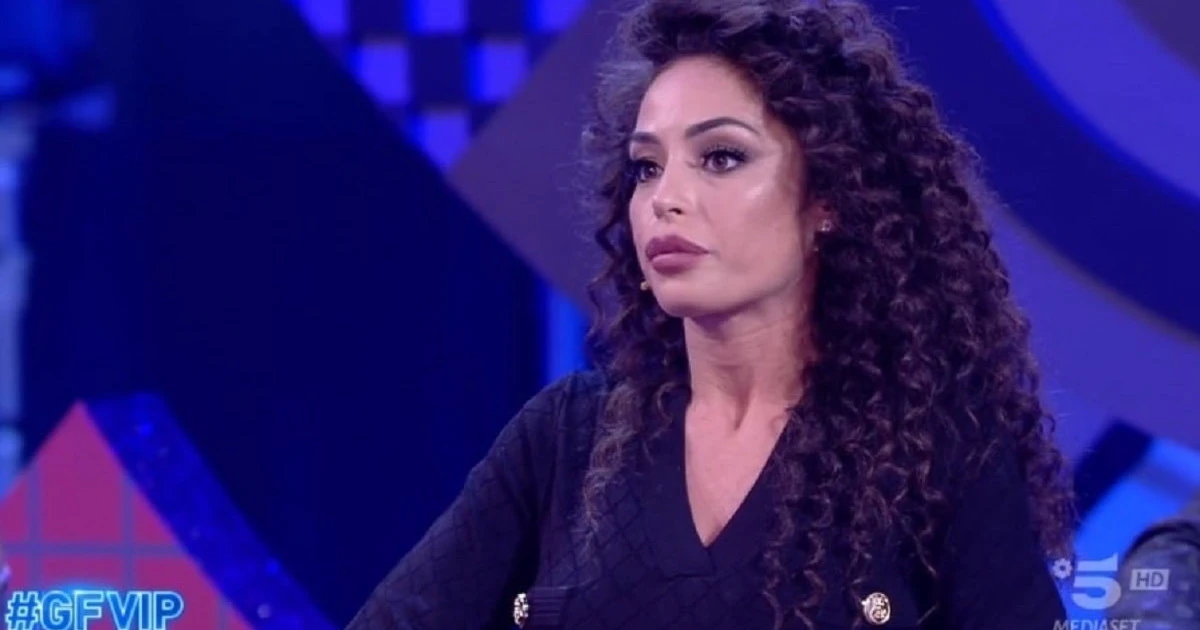 GfVip, Soleil Sorge umiliata da Raffaella Fico: &quot;Non ti strusciare sugli uomini delle altre&quot;