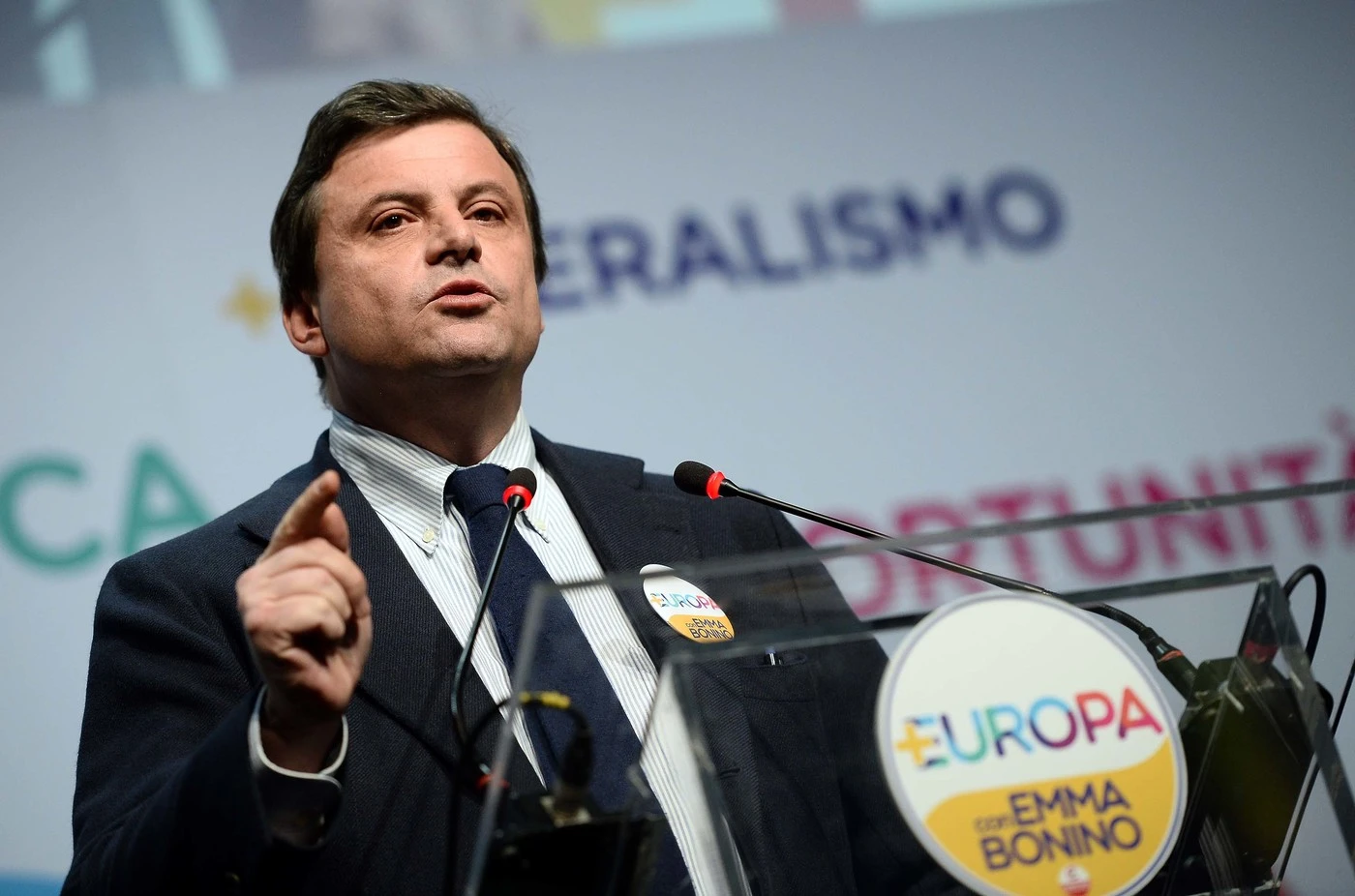 Matteo Salvini, Carlo Calenda lo insulta: "Quasi fuori dall'arco costituzionale. Non ha mai lavorato"