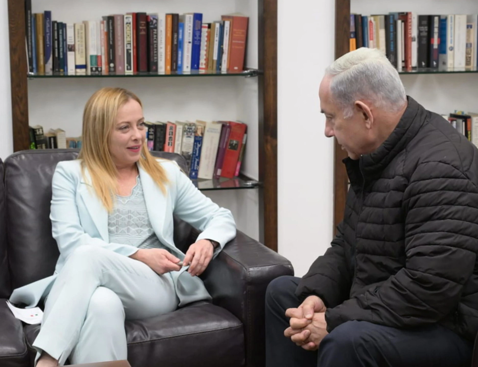 Netanyahu chiuso nel bunker, telefonata con Meloni: "Mai l'arma nucleare all'Iran"