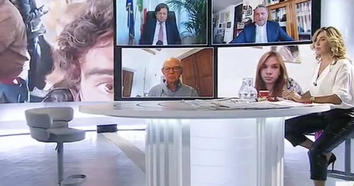 L'aria che tira, scacco matto di Myrta Merlino a Sileri: "State comodi?", il collegamento dal bus imbarazza il viceministro