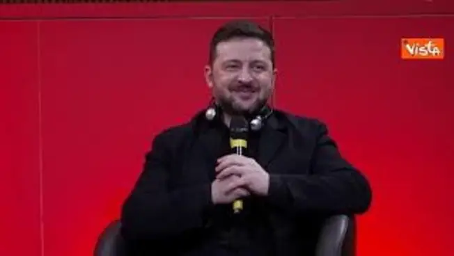 Leggi l'articolo: Standing ovation degli studenti francesi per Zelensky a Sciences Po Paris