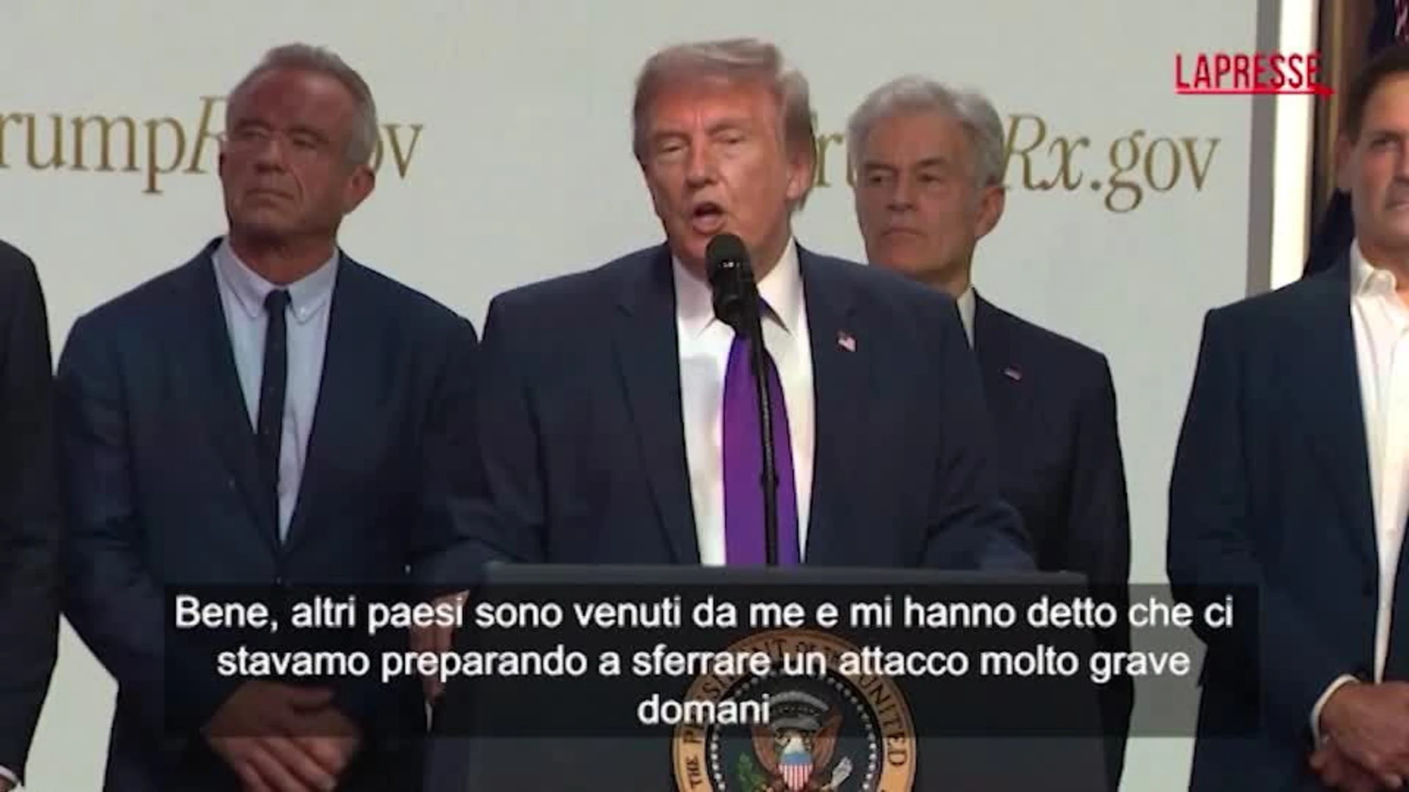 Iran, Trump: "In corso negoziati seri, sospeso attacco"