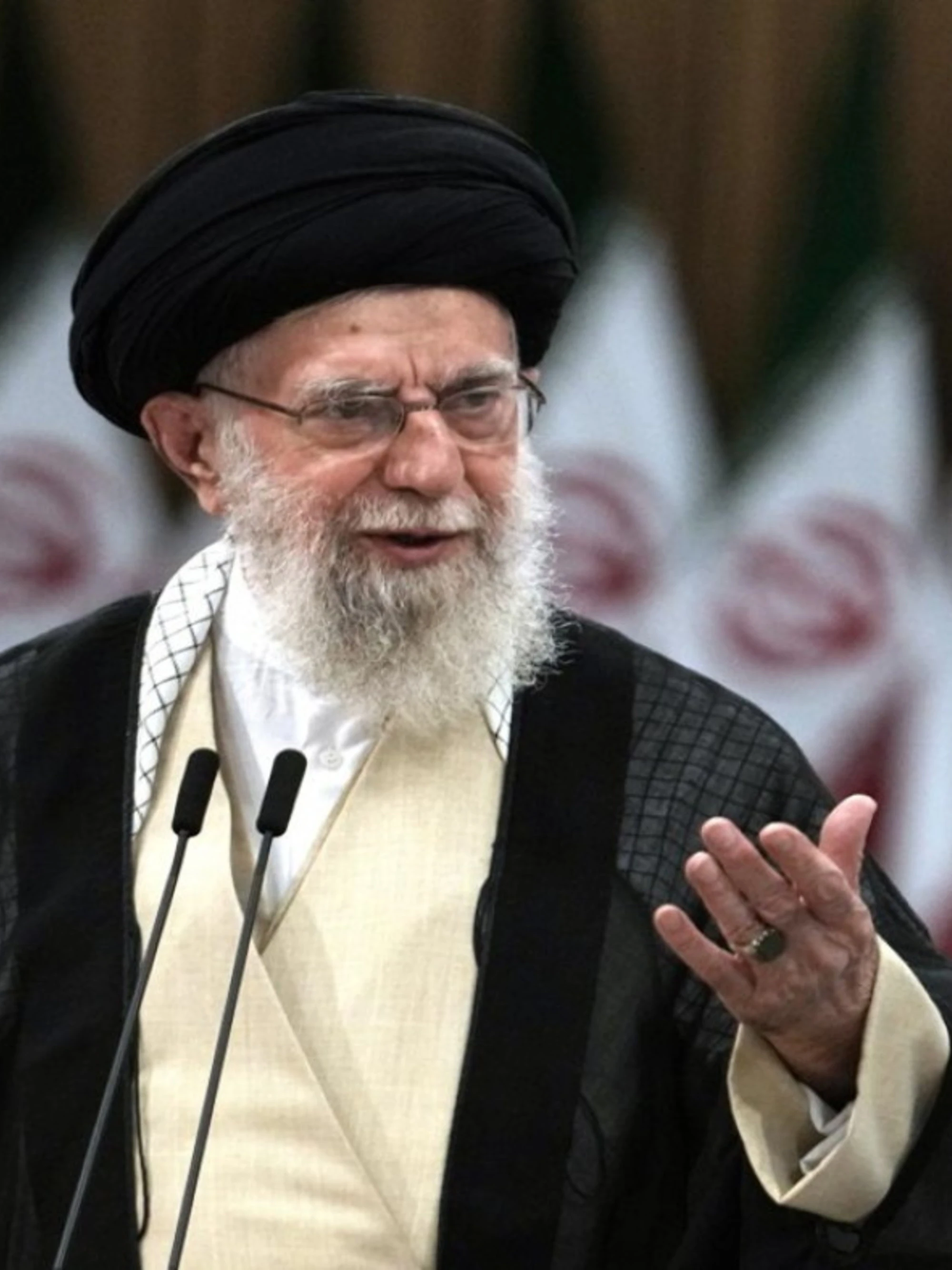 Iran, dietro Khamenei e la sua cricca c'è un Paese quasi normale