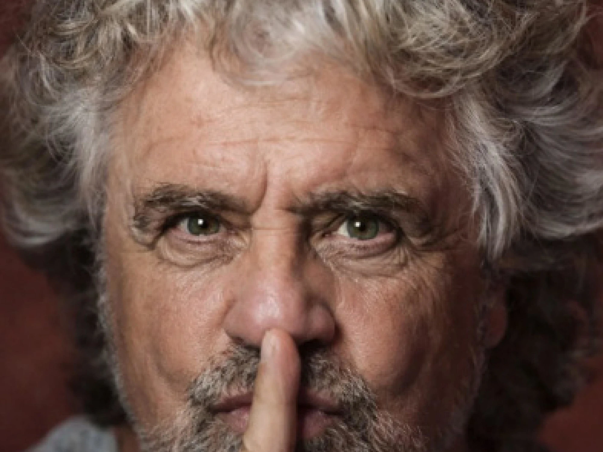 Grillo alla festa dell'ambasciata cinese: dove lo beccano a Roma col tappeto rosso...