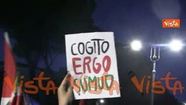 https://media.liberoquotidiano.it/3NAqYDGMYh7eoOXD12uOmclx80f_IzMEZgvrUVS7hrU/width:800/quality:90/aW1hZ2VzLzIwMjUvMTAvMDIvMjEzMzEzNzUyLTQ1MjM2Y2VlLTY4OTItNGRiNS1iODYzLTQ0YTU2OWQyYjUyZC5qcGc.webp