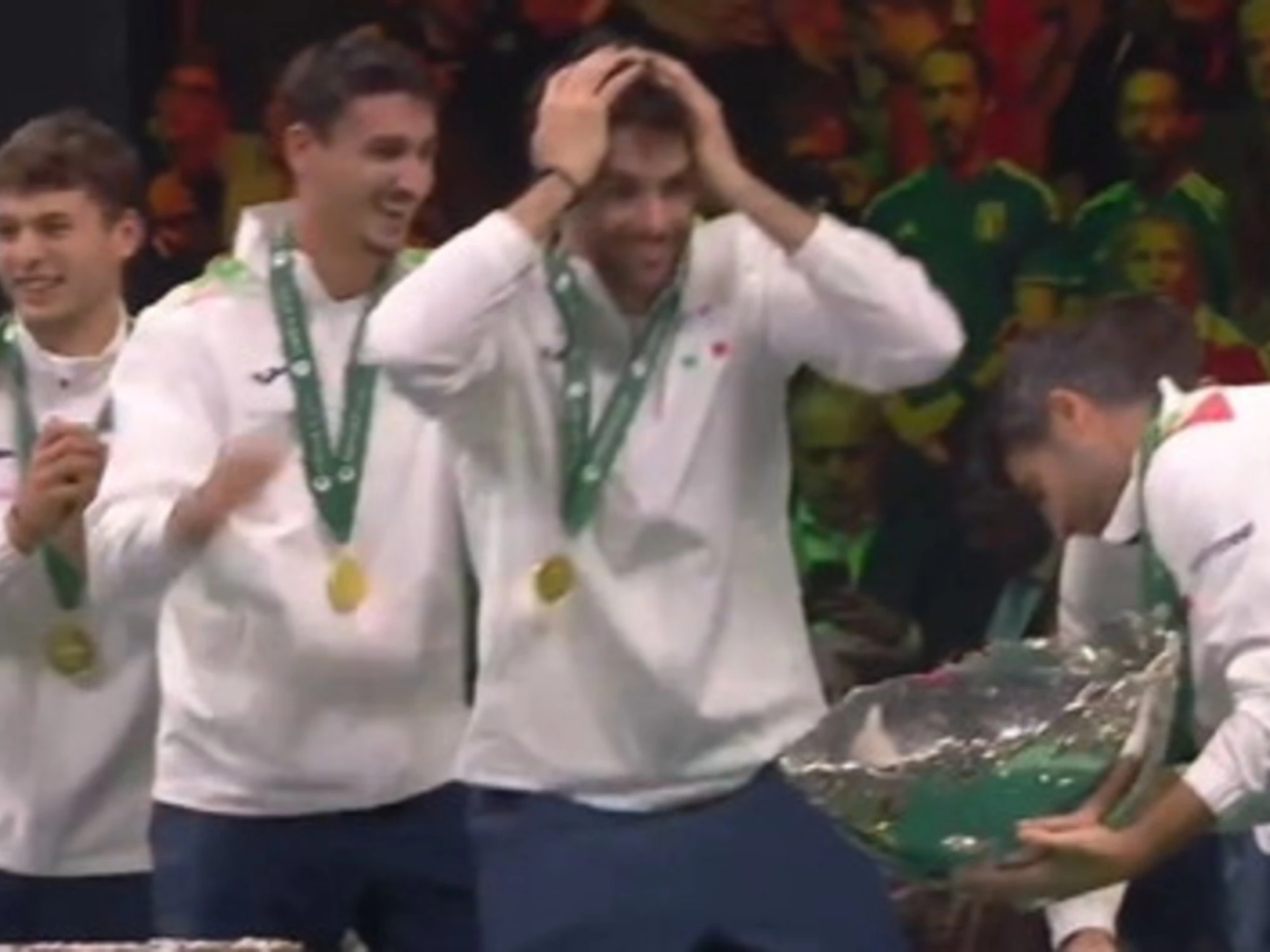 Coppa Davis, Berrettini con le mani nei capelli: il disastro dell'insalatiera