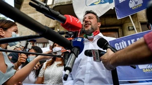 Matteo Salvini e autostrade, infierisce sul M5s: "Niente revoca, cedono al Pd. Complici o incapaci?"
