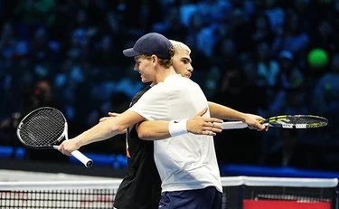 Sinner, show con Alcaraz: "Con questi capelli puoi tifare Juve"