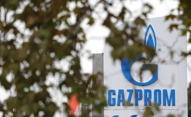 Iran, la giornata di guerra. Stoccaggi europei, le cifre-choc di Gazprom. Dubai, attacco alle banche
