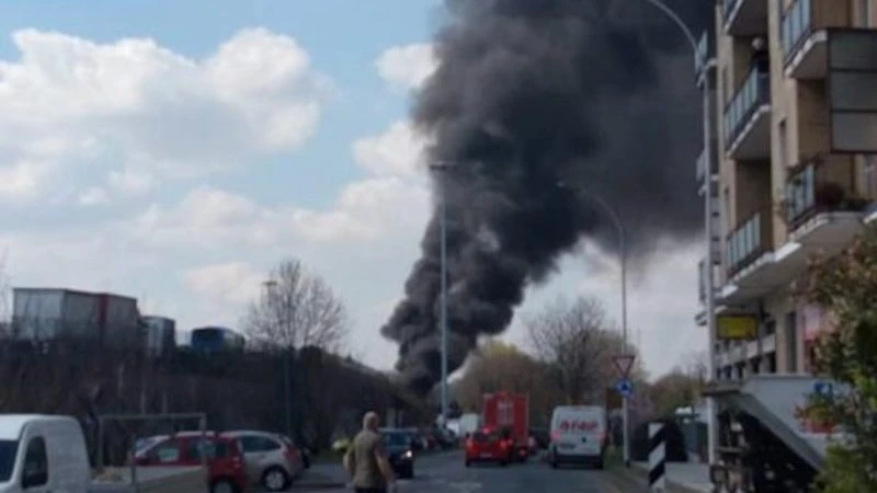 San Donato, conducente africano ferma autobus e appicca incendio: a bordo un gruppo di bambini
