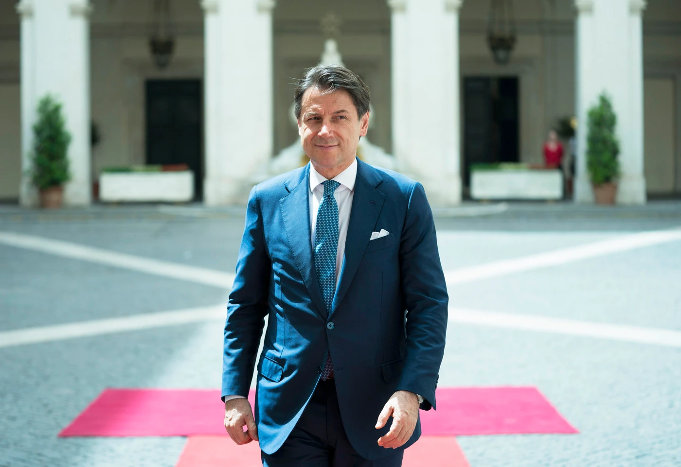 Giuseppe Conte con Di Maio per "gestire" Salvini: "Settimana cruciale". Il premier teme per la poltrona?