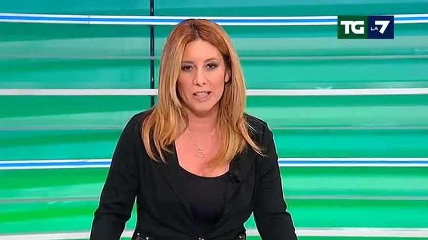 Gaia Tortora invita a Omnibus il direttore, travolta dagli insulti dei grillini. Lei risponde così: devastante